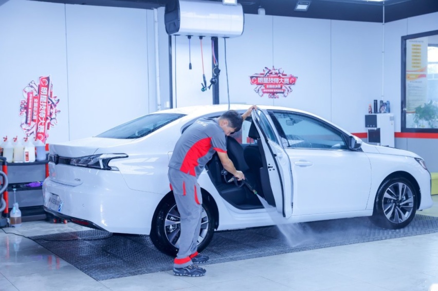 匠心匠技育匠人 神龙汽车“工匠天团”助阵2024京东养车明星技师大赛