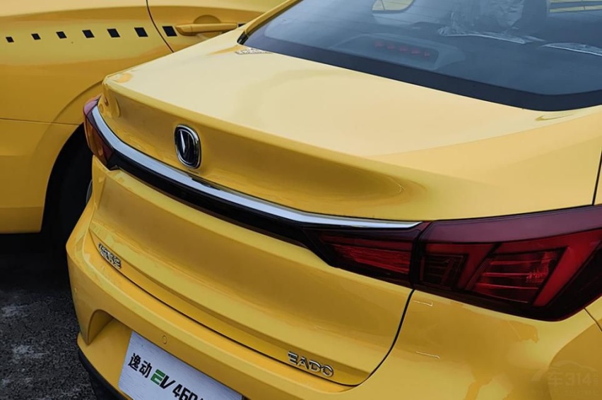 逸动EV460换电版上市交付暨换电网络发布