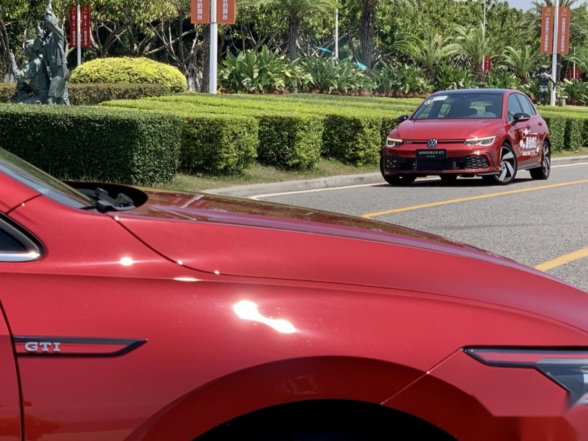 赛道体验第八代高尔夫GTI：快得有血有肉有灵魂