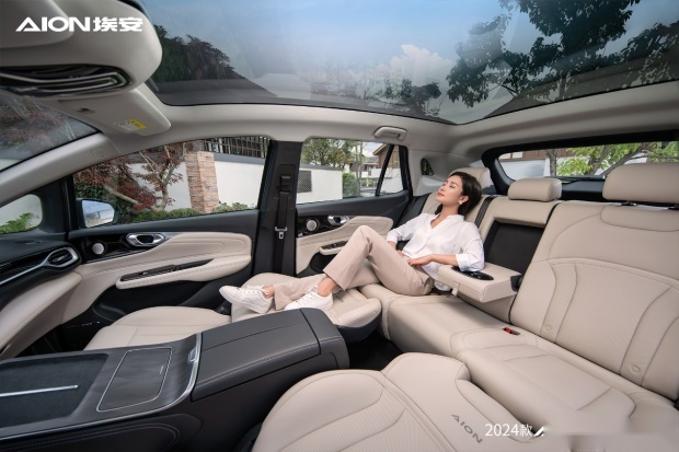 更有AI的家庭SUV，2024款AION V Plus上市15.99万
