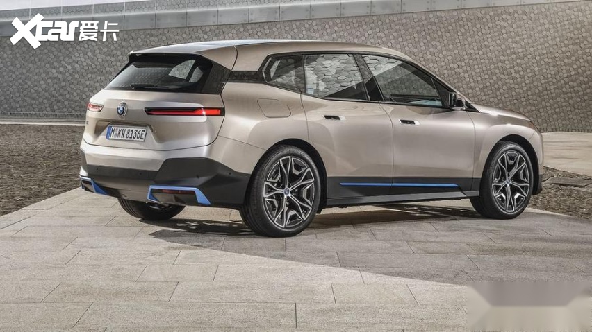 宝马首款纯电动平台SUV iX卖56.67万，中国估计翻翻？