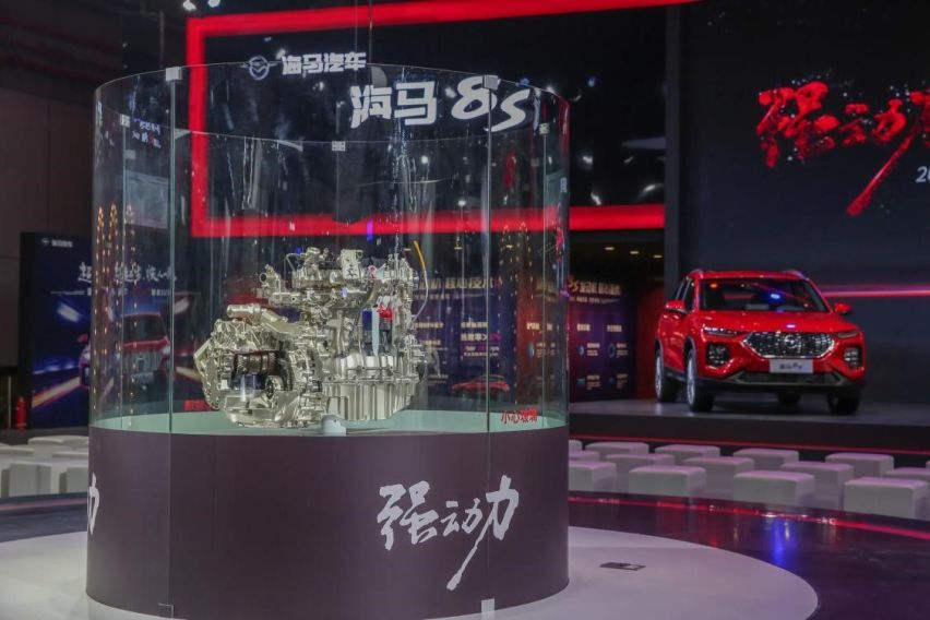 一抹“硬核红”来袭，海马8S亮相上海车展，这次的海马有点儿红