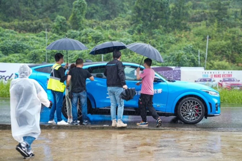 不辱“Ye马”之名，赛道试驾Mustang Mach-E后答疑三点