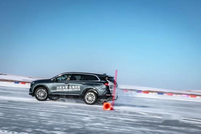 车镜冰天雪地玩漂移 就在别克SUV强者体验营