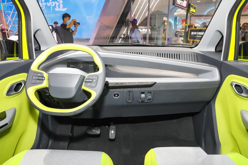 五菱不止有宏光MINI，这款5万多的Nano EV，续航305km