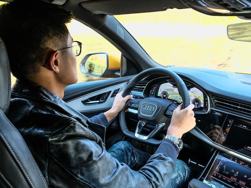 极具超跑风格的旗舰SUV：体验并解读全新奥迪Q8