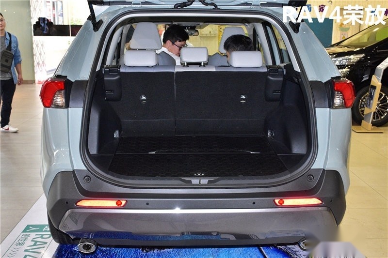 全新RAV4荣放对比CR-V：丰田这一次能翻身吗？