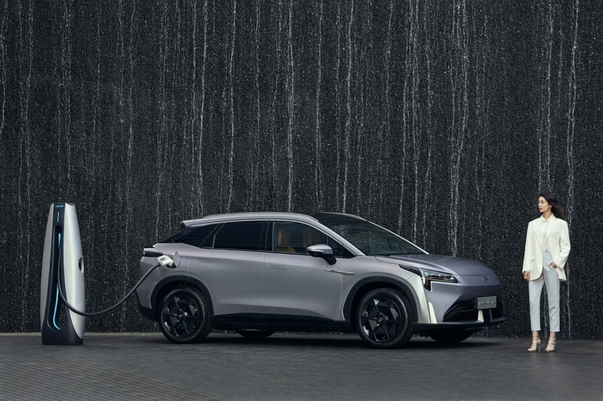 工信部首个续航超1000km的车子 埃安LX PLUS亮相车展