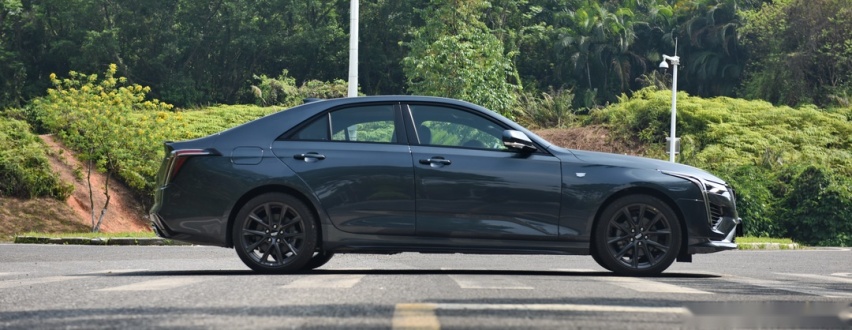 2.0T+8AT只要20万出头，这台豪华轿车做到了！