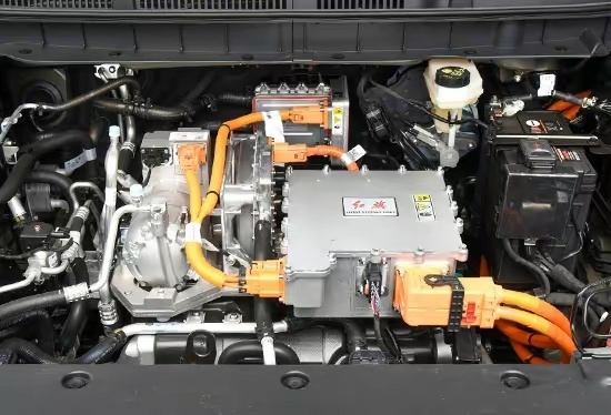红旗新能源加入价格战？E-QM5新版本上市仅售15.48万
