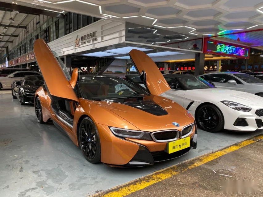 奔驰BOSS退休后为啥开宝马i8？开过同款后反而有更多疑问
