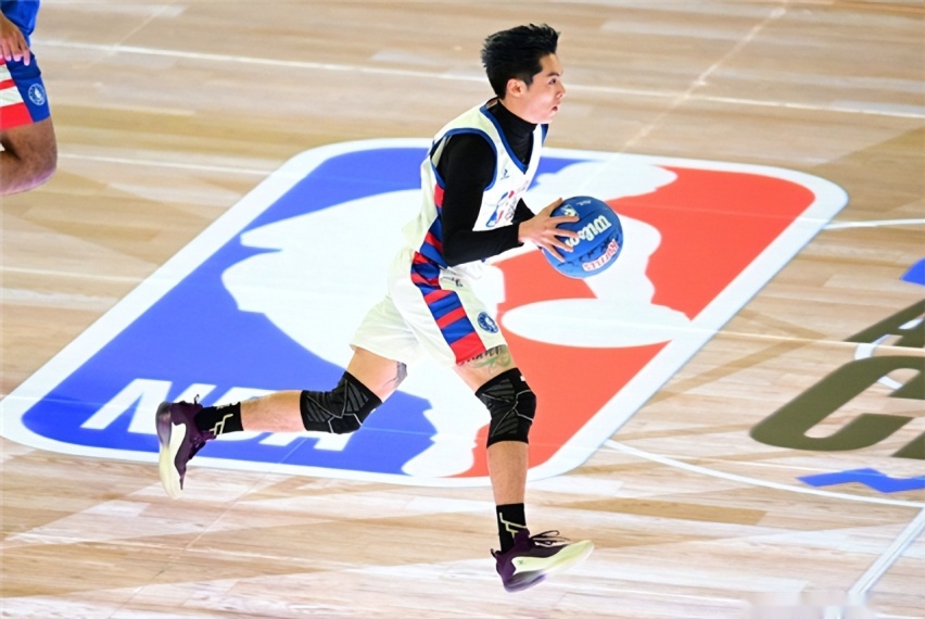 王鹤棣首战NBA拿下18分，新途岳同样用实力赢得掌声