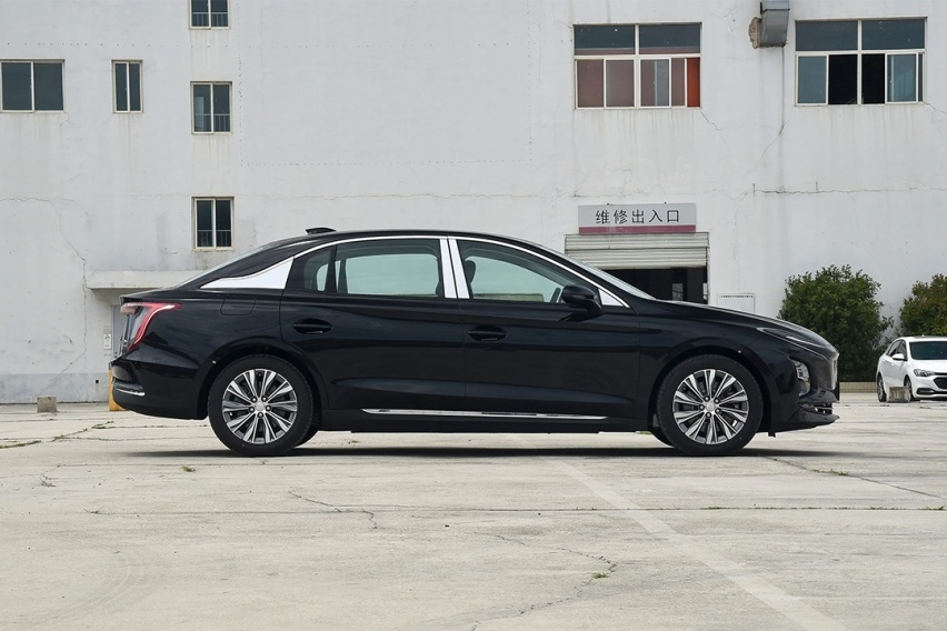 新款红旗E-QM5 560KM PLUS上市 售19.98万