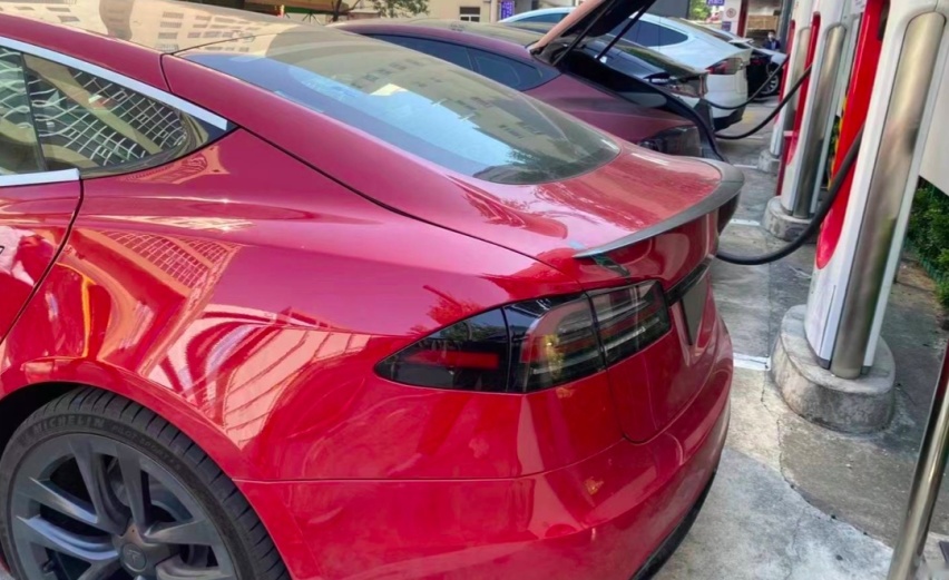 特斯拉Model S Plaid国内曝光，三电机四驱，能卖多少钱？