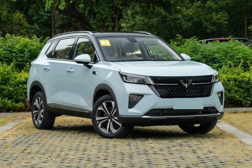10万级的混动SUV，车长4594mm，市区油耗4.6L，可弹射起步