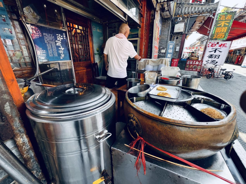 一箱油究竟能跑多远？秦PLUS DM-i冠军版四天三夜横扫六合节油挑战