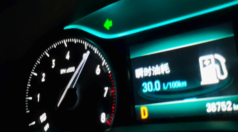 油价继续上涨，95号汽油突破10元/L，买车尽量避开这几款