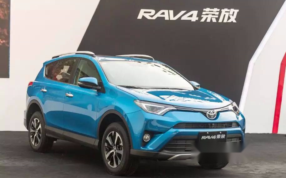 价位差不多，抄底荣放还是买个性的C-HR？