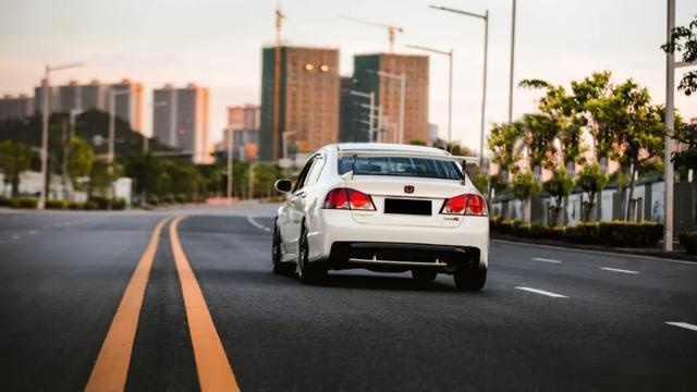 200米内出现3辆本田即为飙车，如果3辆都是红头呢？