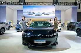 杭州车展“掀桌”现场：极狐把5C超充打到14万级，友商还怎么玩？