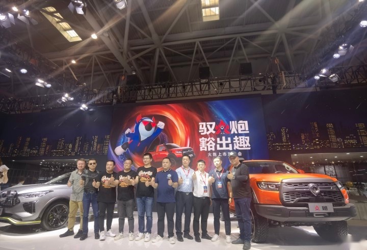 长城炮家族再添新成员，火炮亮相重庆车展