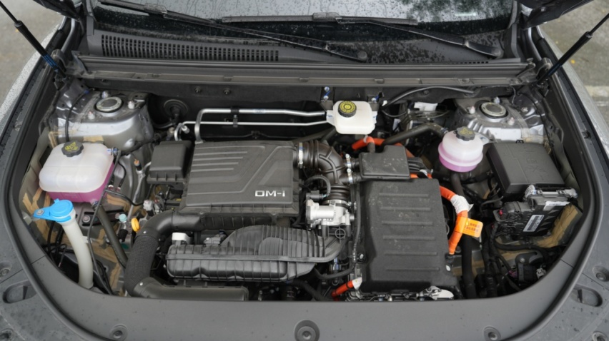 10万买家用SUV，荣威D5X DMH迎战宋Pro DM-i，怎么选？