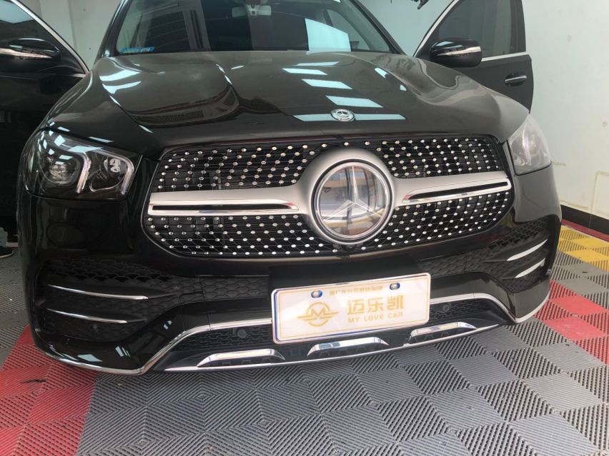 迈乐凯2020款奔驰GLE350改装柏林之声音响A柱发光喇叭