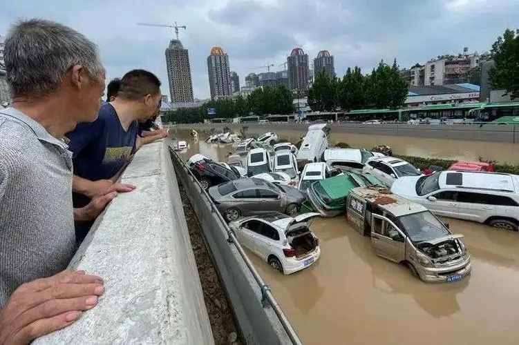 暴雨车被冲走 你知道怎么报险和理赔吗？知道赔多少吗？