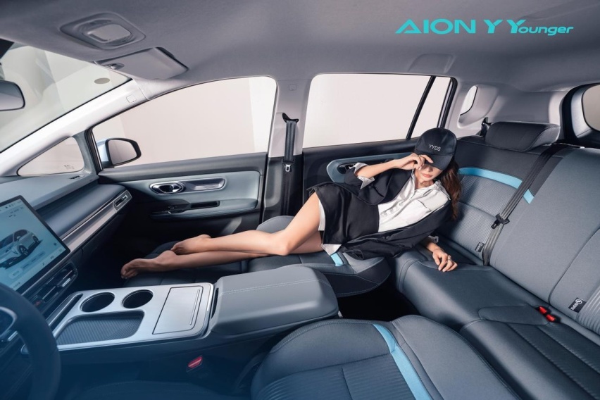 不到12万元 AION Y Younger“卷爆”全场