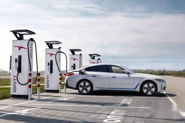 宝马电动攻势扔王炸：BMW iX、BMW i4同日发布，数据硬核，续航