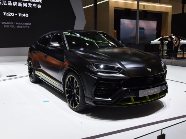 奔驰G级失宠，兰博基尼Urus三年交付1.5万辆，中期改款产品再进化