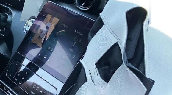 全新奔驰C级内饰爆光，中控大屏取代双联屏，直接向下一代S级看