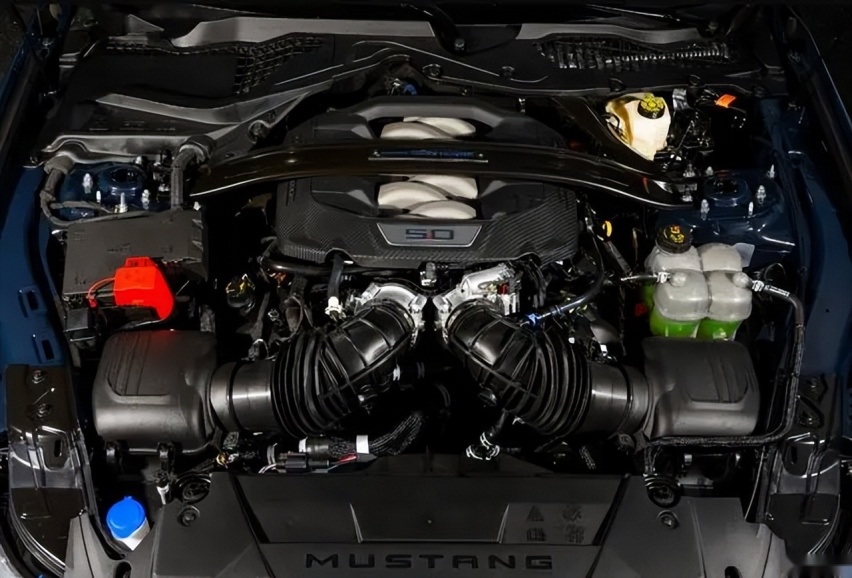 福特黑马首发亮相，搭载5.0L自吸V8，零百3.2s，卖多少钱能火？