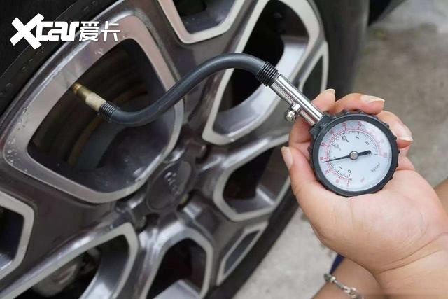 高海拔温度下降，胎压从2.5降到2.0，老司机说正常开，有问题吗？