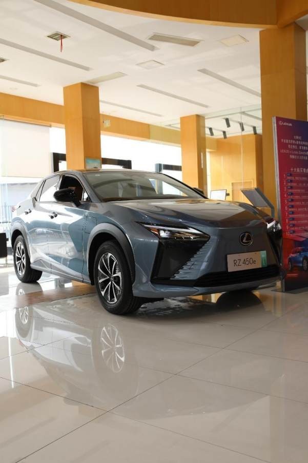 卉眼识车|探店恒信雷克萨斯RZ 450e 售36.99万元起更豪华的内