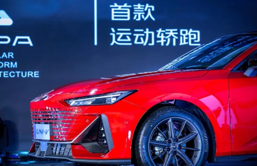 又一台不服来战的车？十来万配备电动尾翼