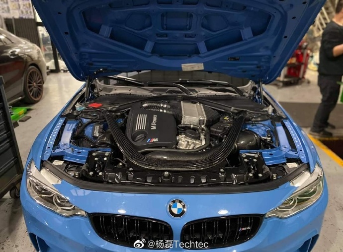 宝马M3/M4 改装英国Eventuri碳纤维进气系统
