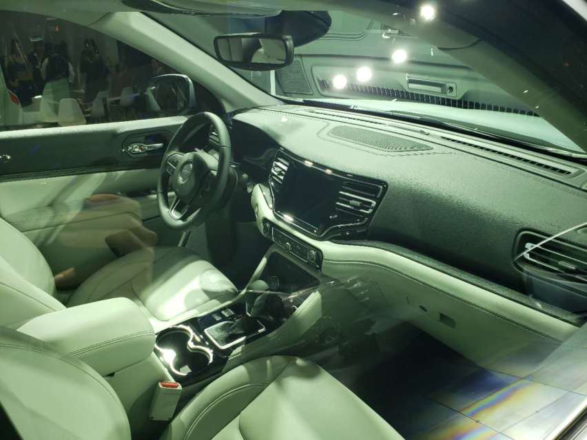 2019上海车展探馆涉足新能源领域 Jeep大指挥官插电混动版车型曝光
