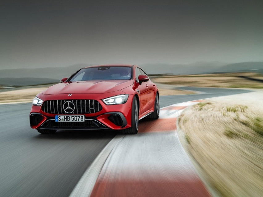 源自F1的四门轿车 全新奔驰AMG 百公里加速2.9秒！