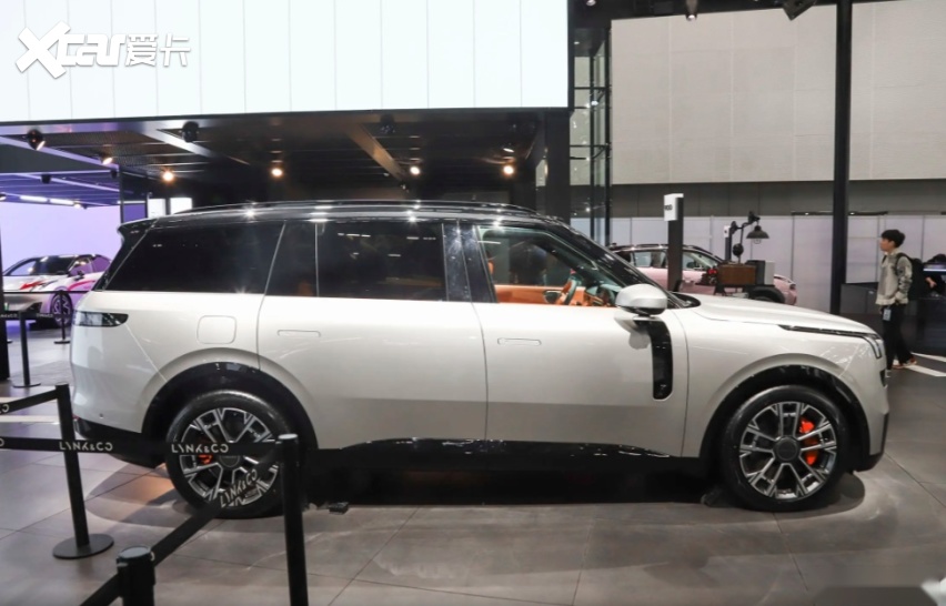 领克800谍照曝光，采用Y字大灯，定位大5座SUV，填补27万价格空缺