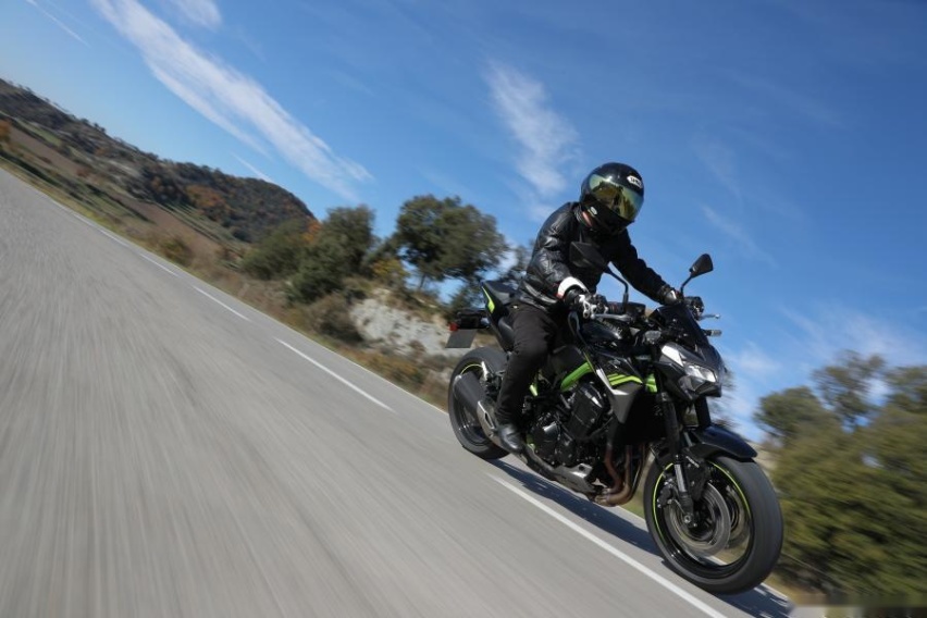 MT-09/Z900/STREET TRIPLE RS对比