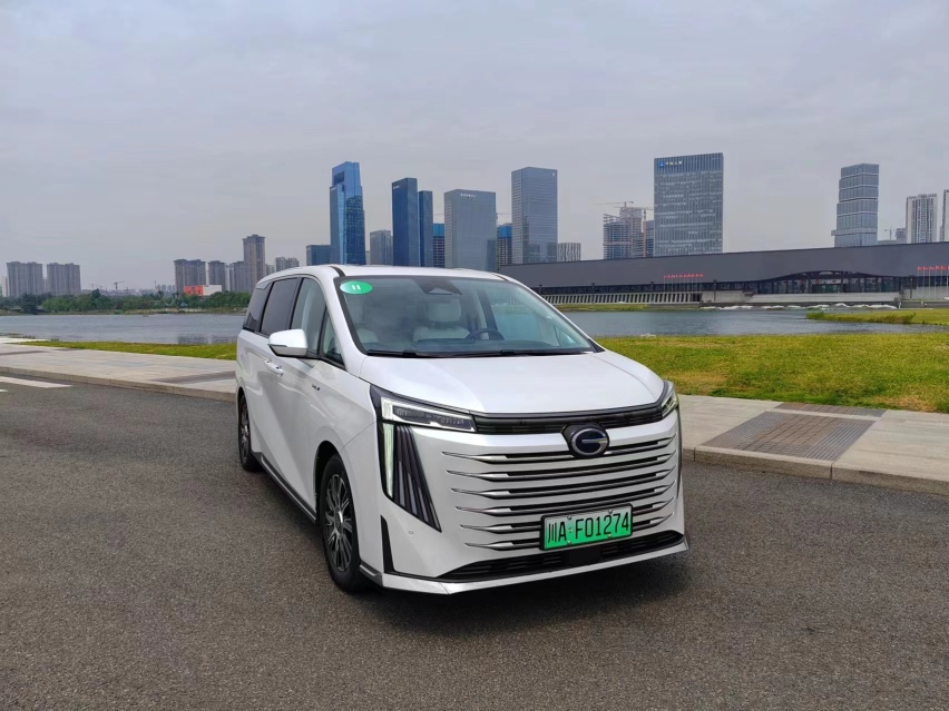 综合续航超1000km，配2.0T插混动力，广汽传祺E9带来的就是享受