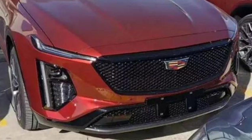 最便宜的凯迪拉克SUV？GT4实车街拍，轿跑风格配曲面双联屏