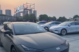 吉利银河E8挑战福塔赛道，国潮时代理当“龙腾中原”