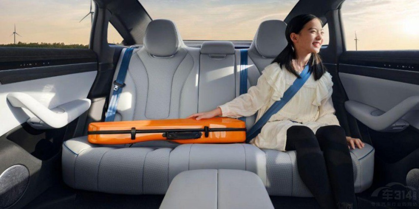 Model 3和智界S7 谁才是纯电轿车之王？