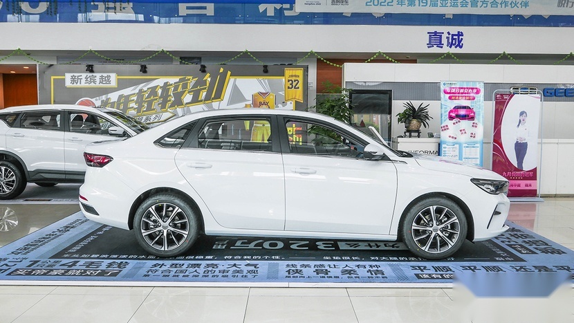 【帮你选车】造型内饰配置全提升 6.99-8.89万元 第四代帝豪实拍
