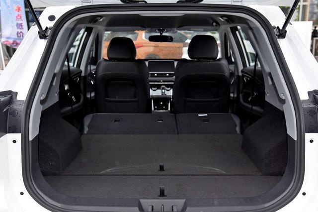  10万就能买到7座中型SUV？新款瑞虎8值不值