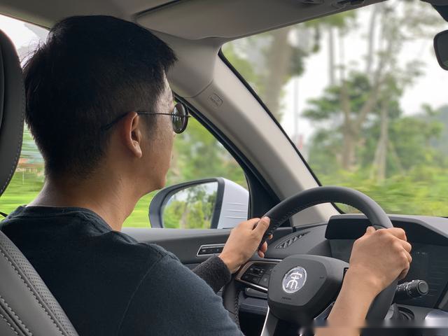 有些惭愧,在遇见比亚迪宋PRO DM之前,我只注意4.7秒