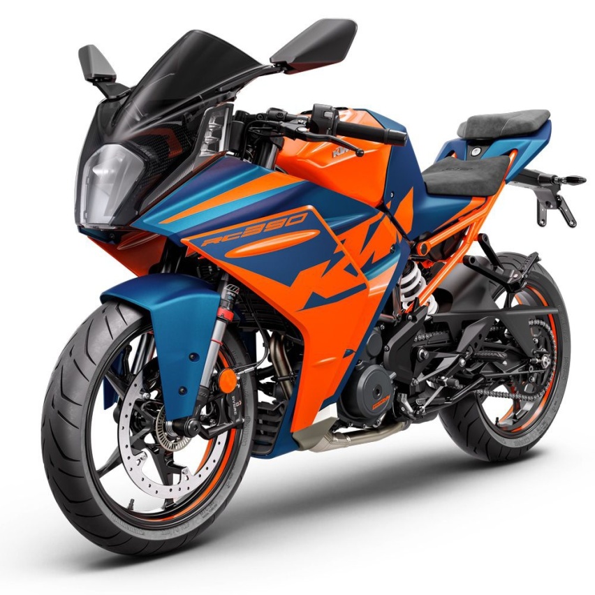 熏黑风挡上身，2023 KTM RC390更具科技和运动感