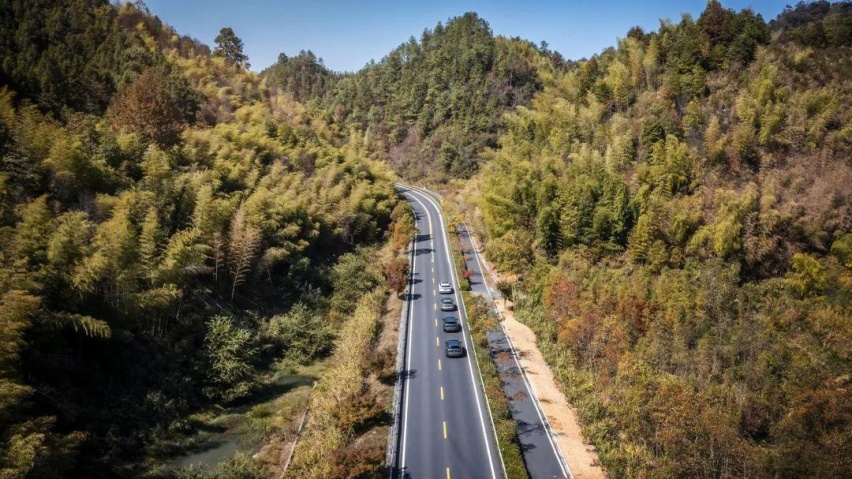 住进自然风景里，小鹏G9带你探寻第一抹秋